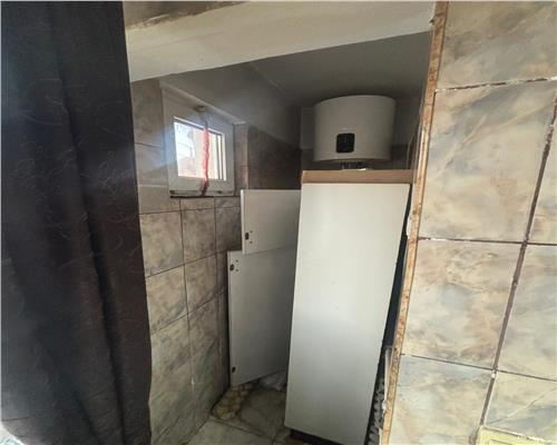 Apartament 2 camere decomandat 61 mp parter zona Sabinelor gaze pe scara