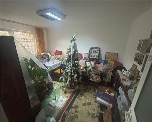 Apartament 2 camere decomandat 61 mp parter zona Sabinelor gaze pe scara