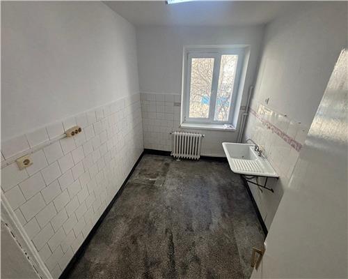 Apartament 2 camere decomandat 42 mp ultracentral etaj 3 bloc reabilitat