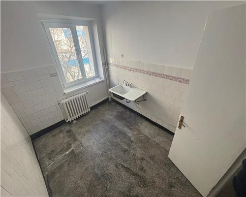 Apartament 2 camere decomandat 42 mp ultracentral etaj 3 bloc reabilitat