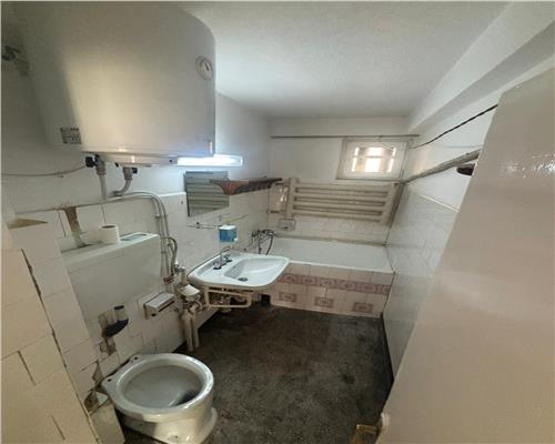 Apartament 2 camere decomandat 42 mp ultracentral etaj 3 bloc reabilitat