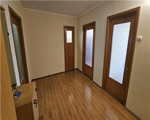 Apartament 2 camere decomandat 64 mp + 4,8mp boxa, parter str Victoriei