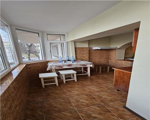 Apartament 2 camere decomandat 64 mp + 4,8mp boxa, parter str Victoriei