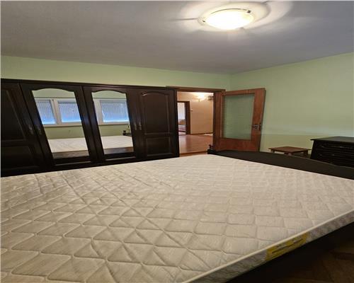 Apartament 2 camere decomandat 64 mp + 4,8mp boxa, parter str Victoriei