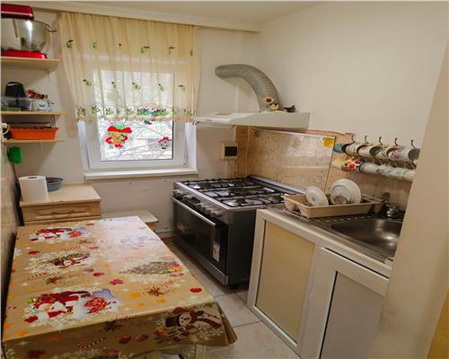 artament 2 camere semidecomandat etaj 3 zona Rosmarin