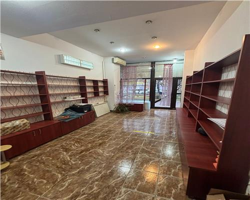 Spatiu de închiriat Ultracentral – parter, 18 mp, vitrina mare, trafic intens