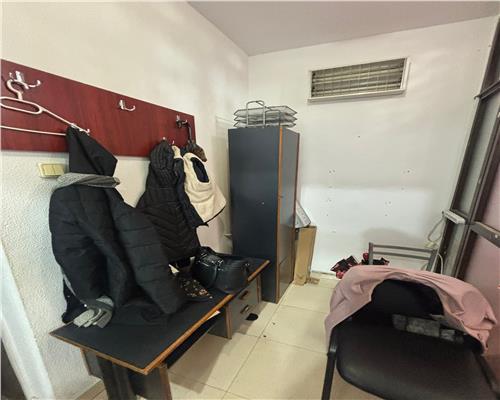 Spatiu de închiriat Ultracentral – parter, 18 mp, vitrina mare, trafic intens