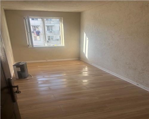 Garsoniera renovata 11 mp, etaj 3, cartier Vest – ideala investitie