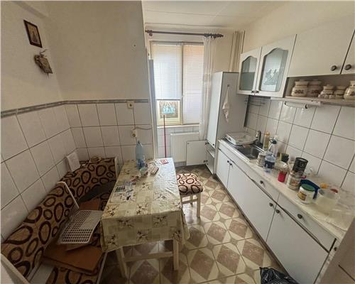 Apartament 3 camere decomandat, 62 mp, etaj 2, zona Taxe si Impozite, mobilat