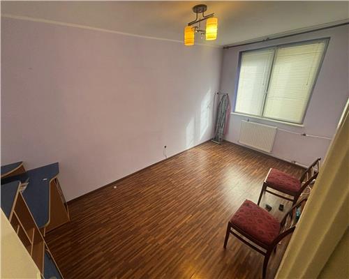 Apartament 3 camere decomandat, 62 mp, etaj 2, zona Taxe si Impozite, mobilat