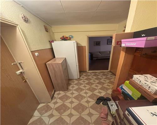 Apartament 3 camere decomandat, 62 mp, etaj 2, zona Taxe si Impozite, mobilat