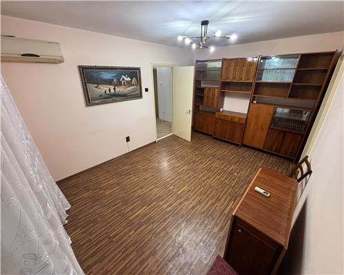 Apartament 3 camere renovat, etaj 2, 62 mp/ Zona Taxe si Impozite
