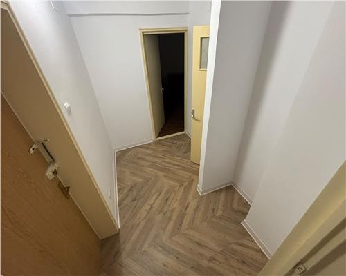 Apartament 3 camere renovat, etaj 2, 62 mp/ Zona Taxe si Impozite