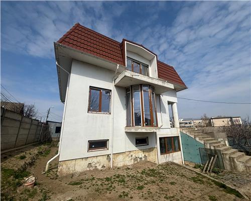 Vila ultracentrala Tulcea, 6 camere, 330 mp utili, teren 719 mp, vedere spectaculoasa