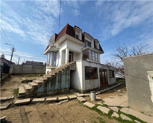 Vila ultracentrala Tulcea, 6 camere, 330 mp utili, teren 719 mp, vedere spectaculoasa