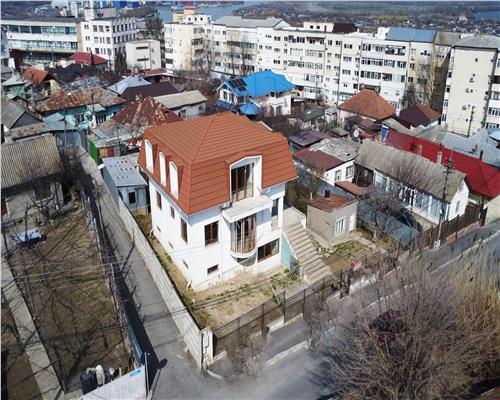 Vila ultracentrala Tulcea, 6 camere, 330 mp utili, teren 719 mp, vedere spectaculoasa