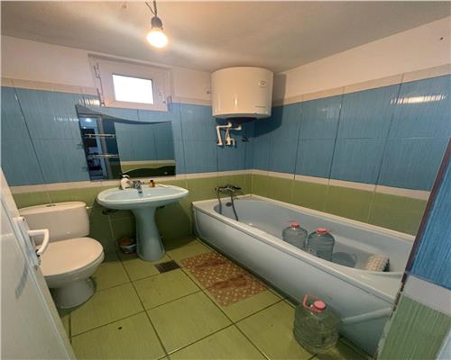 Casa 3 camere cu terasa, renovata, cartierul Nou, zona linistita