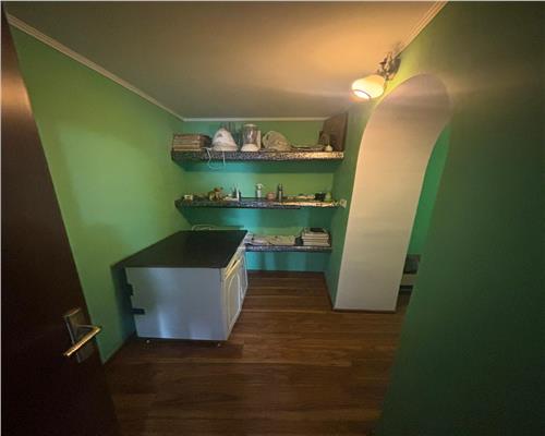 Casa 3 camere cu terasa, renovata, cartierul Nou, zona linistita