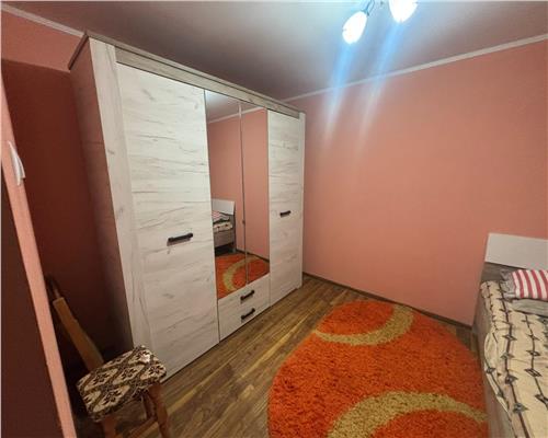 Casa 3 camere cu terasa, renovata, cartierul Nou, zona linistita