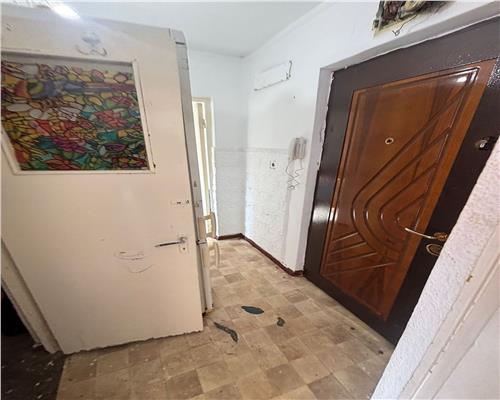 Apartament 3 camere, etaj 1, cartier Big, mobilat, renovabil