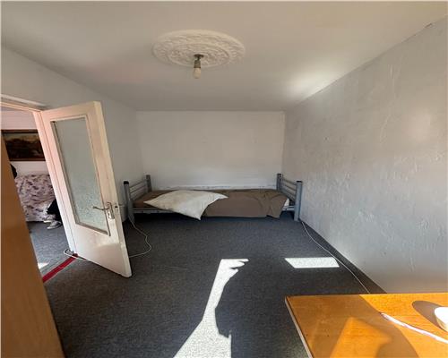 Apartament 3 camere, etaj 1, cartier Big, mobilat, renovabil