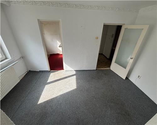Apartament 3 camere, etaj 1, cartier Big, renovabil