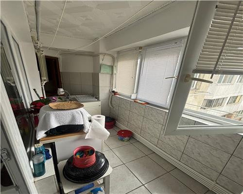 Garsoniera transformata în ap. 2 camere, E3, lânga spital
