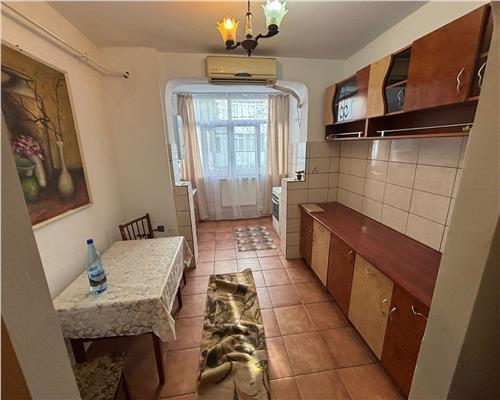 Apartament 2 camere decomandat, Vest, etaj 1, mobilat