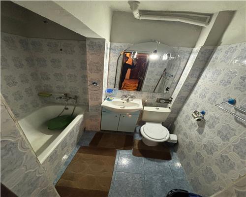 Apartament 2 camere decomandat, Vest, etaj 1, mobilat