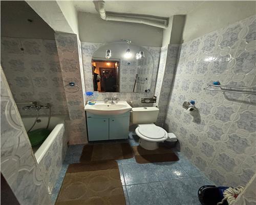 Apartament 2 camere decomandat, Vest, etaj 1, mobilat