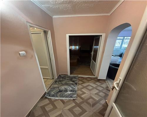 Ap. 4 camere Vest, etaj 2, mobilat, centrala pe gaz, 67 mp