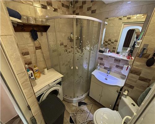 Ap. 4 camere Vest, etaj 2, mobilat, centrala pe gaz, 67 mp