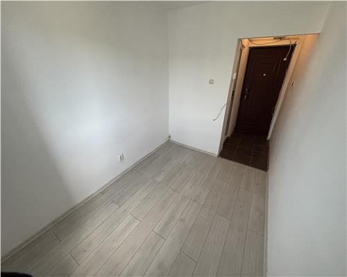 Garsoniera 11 mp, str. Alunisului, zona Politiei