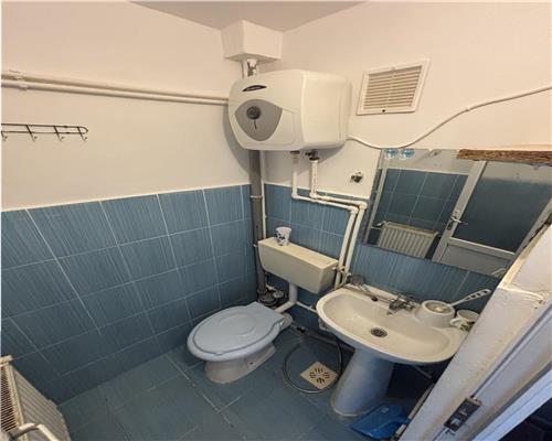 Garsoniera 11 mp, str. Alunisului, zona Politiei