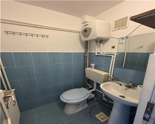 Garsoniera 11 mp, str. Alunisului, zona Politiei