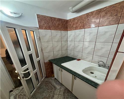 Spatiu ultracentral parter 57 mp, 3 camere, vad excelent