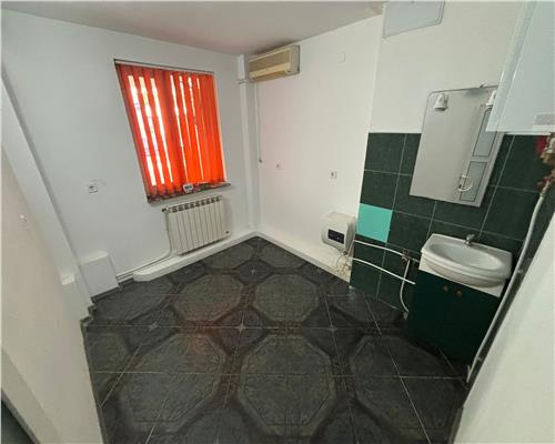 Spatiu ultracentral parter 57 mp, 3 camere, vad excelent