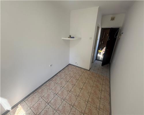 Garsoniera renovata, etaj 3, cartier Vest