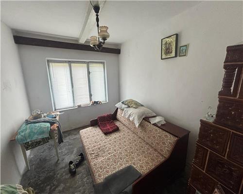 Casa la soseaua principala, teren 1.309 mp in Plopul, Tulcea
