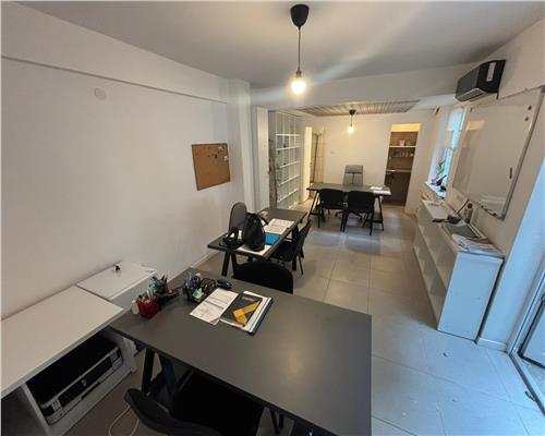 Spatiu comercial ultracentral, 30 mp, parter, mobilat complet