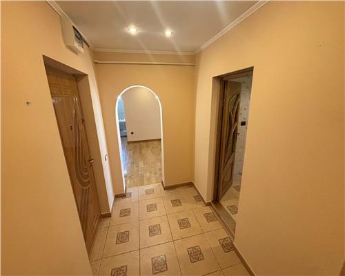 Apartament 3 camere decomandat, 63 mp, centrala gaz, Vest