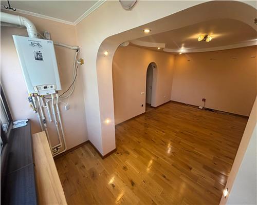 Apartament 3 camere decomandat, 63 mp, centrala gaz, Vest