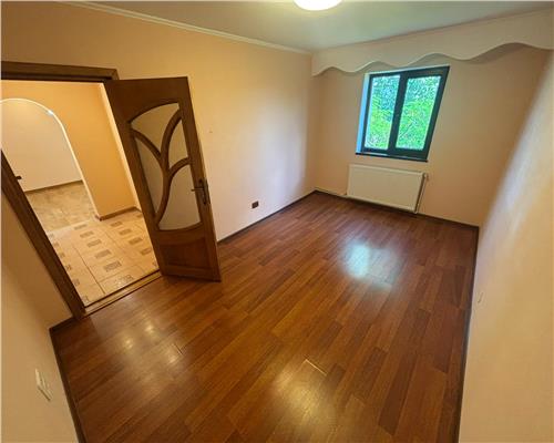 Apartament 3 camere decomandat, 63 mp, centrala gaz, Vest