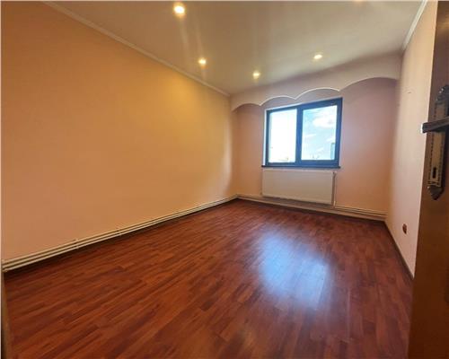Apartament 3 camere decomandat, 63 mp, centrala gaz, Vest