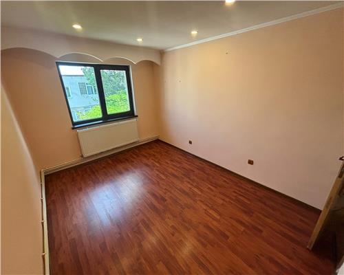 Apartament 3 camere decomandat, 63 mp, centrala gaz, Vest