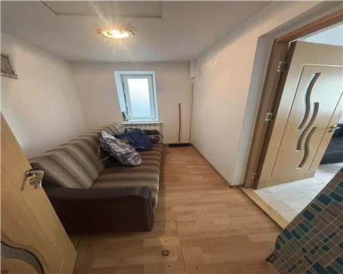Casa de închiriat în Centru, curte proprie, Piata Veche