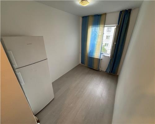 Garsoniera renovata complet, etaj 3, zona Vest
