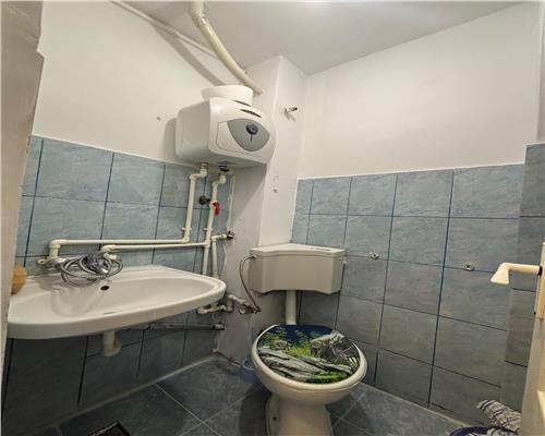 Garsoniera renovata complet, etaj 3, zona Vest
