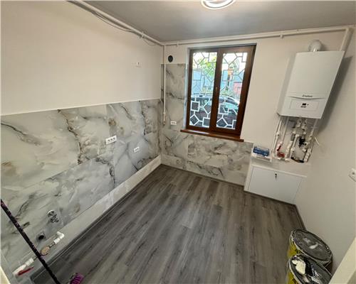 Apartament ultracentral 60 mp, mobilier la alegerea chiriasului