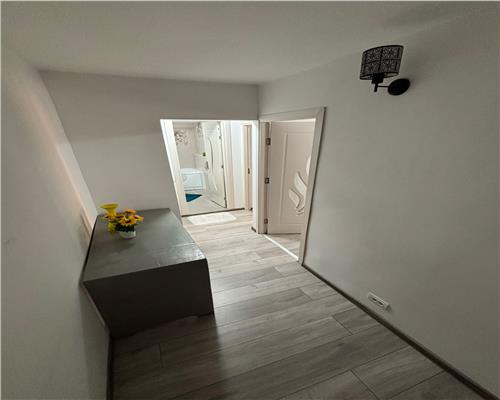 Apartament 3 camere renovat, mobilat si utilat, E3, langa Pompieri